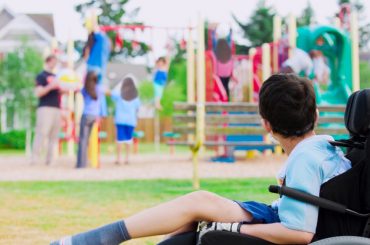 EDUCAÇÃO FÍSICA, INCLUSÃO E ADAPTAÇÃO CURRICULAR